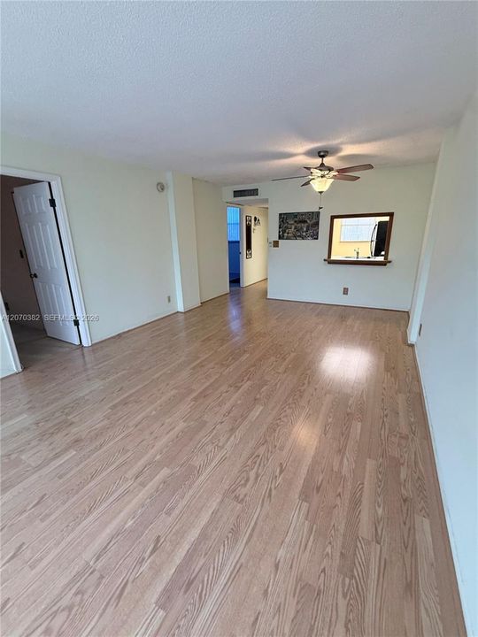 For Sale: $107,500 (2 beds, 2 baths, 975 Square Feet)
