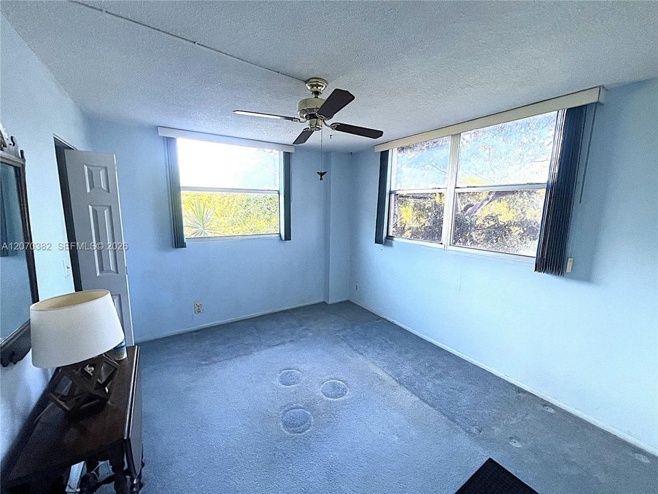 For Sale: $107,500 (2 beds, 2 baths, 975 Square Feet)