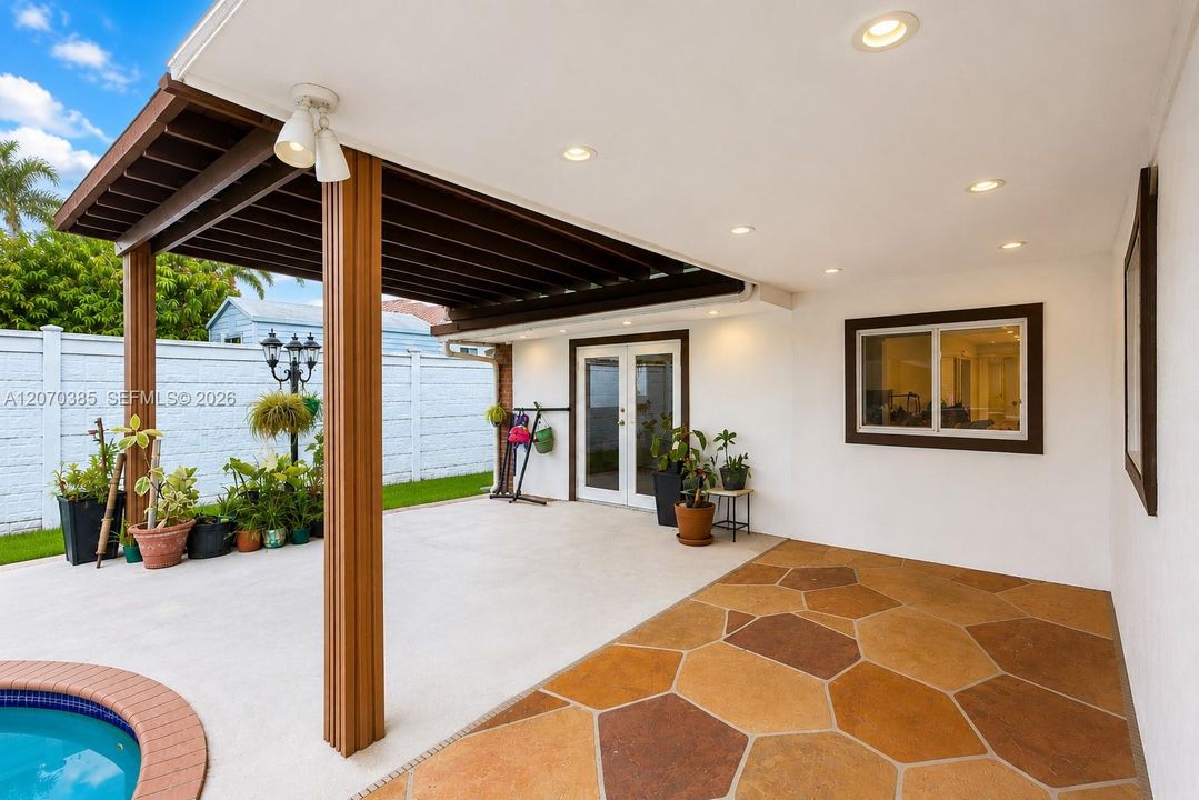For Sale: $1,550,000 (7 beds, 6 baths, 4731 Square Feet)
