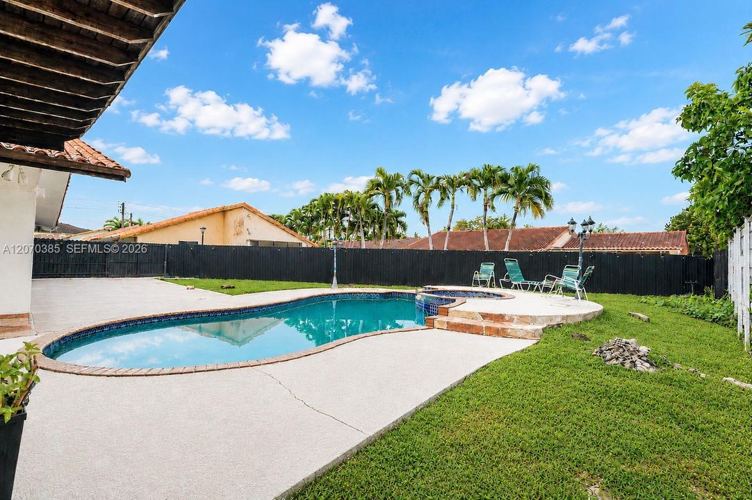 For Sale: $1,550,000 (7 beds, 6 baths, 4731 Square Feet)