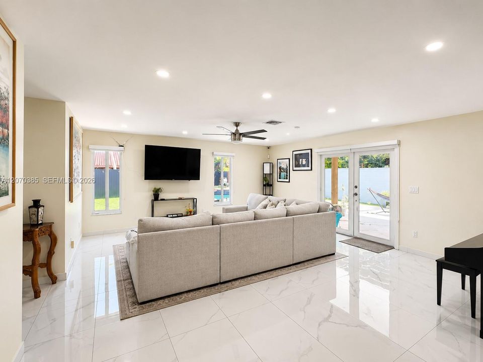 For Sale: $1,550,000 (7 beds, 6 baths, 4731 Square Feet)