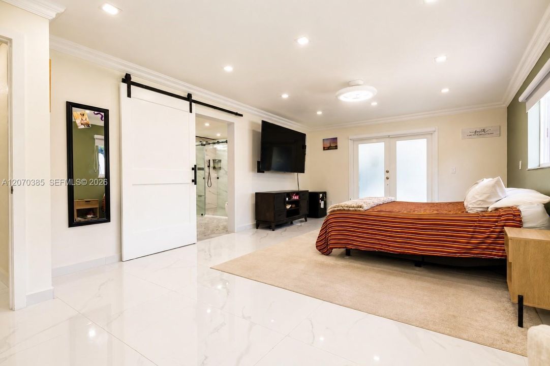 For Sale: $1,550,000 (7 beds, 6 baths, 4731 Square Feet)