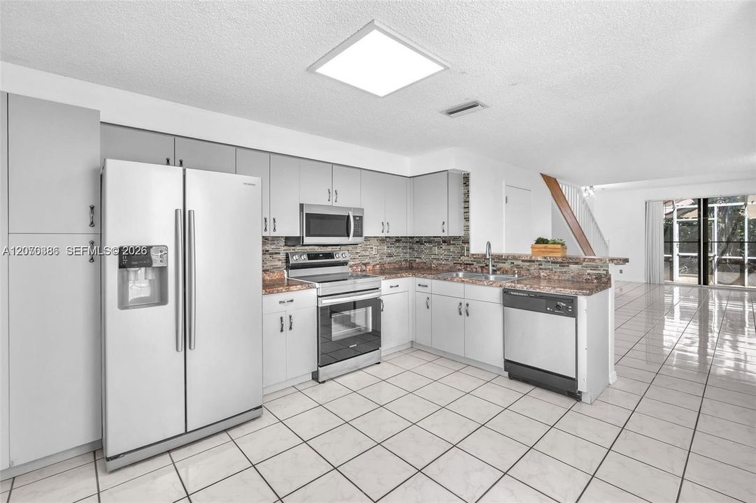 For Rent: $2,950 (3 beds, 2 baths, 1456 Square Feet)