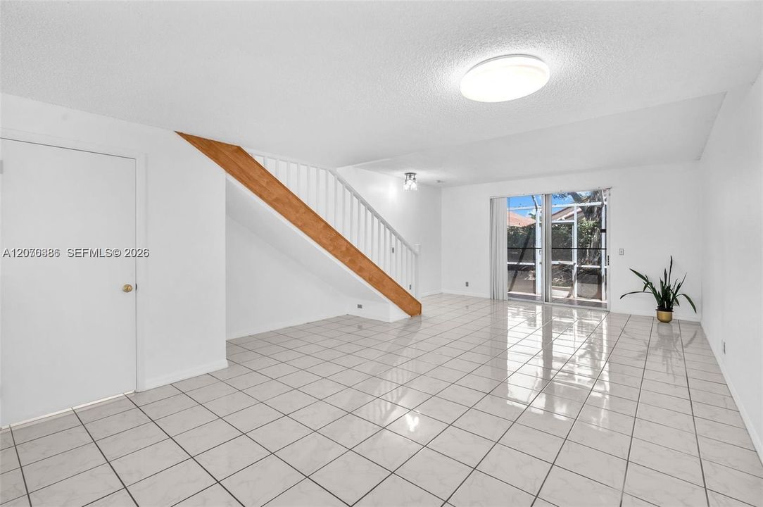For Rent: $2,950 (3 beds, 2 baths, 1456 Square Feet)