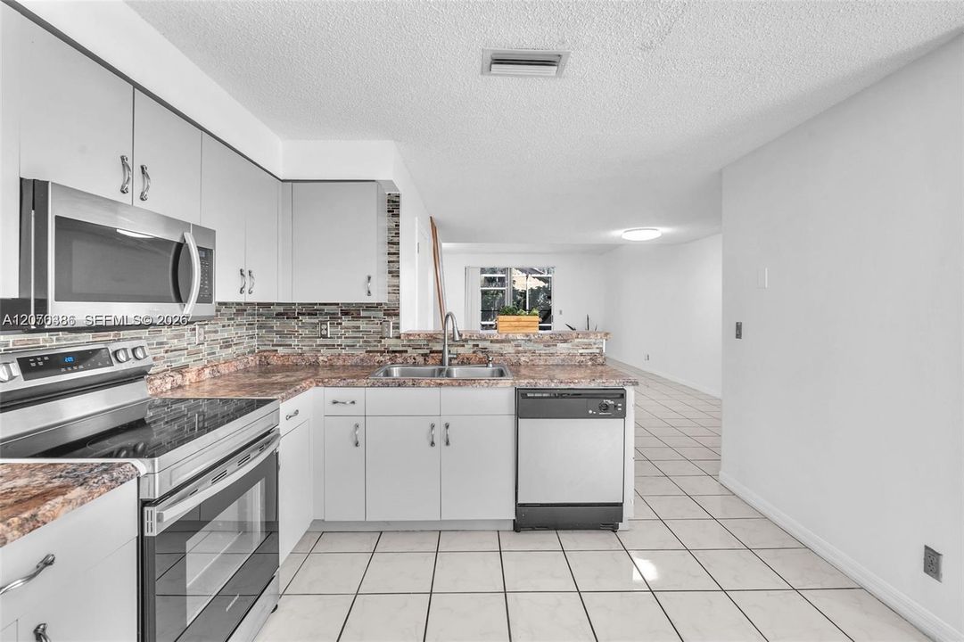 For Rent: $2,950 (3 beds, 2 baths, 1456 Square Feet)