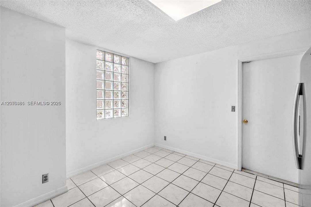 For Rent: $2,950 (3 beds, 2 baths, 1456 Square Feet)