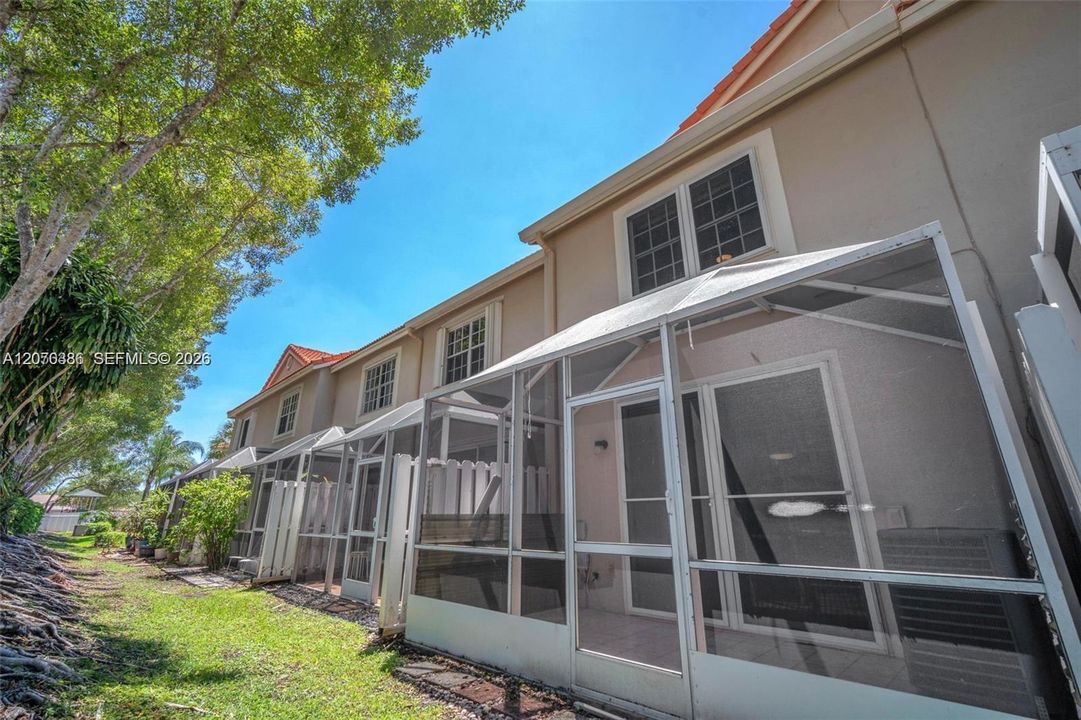 For Rent: $2,950 (3 beds, 2 baths, 1456 Square Feet)