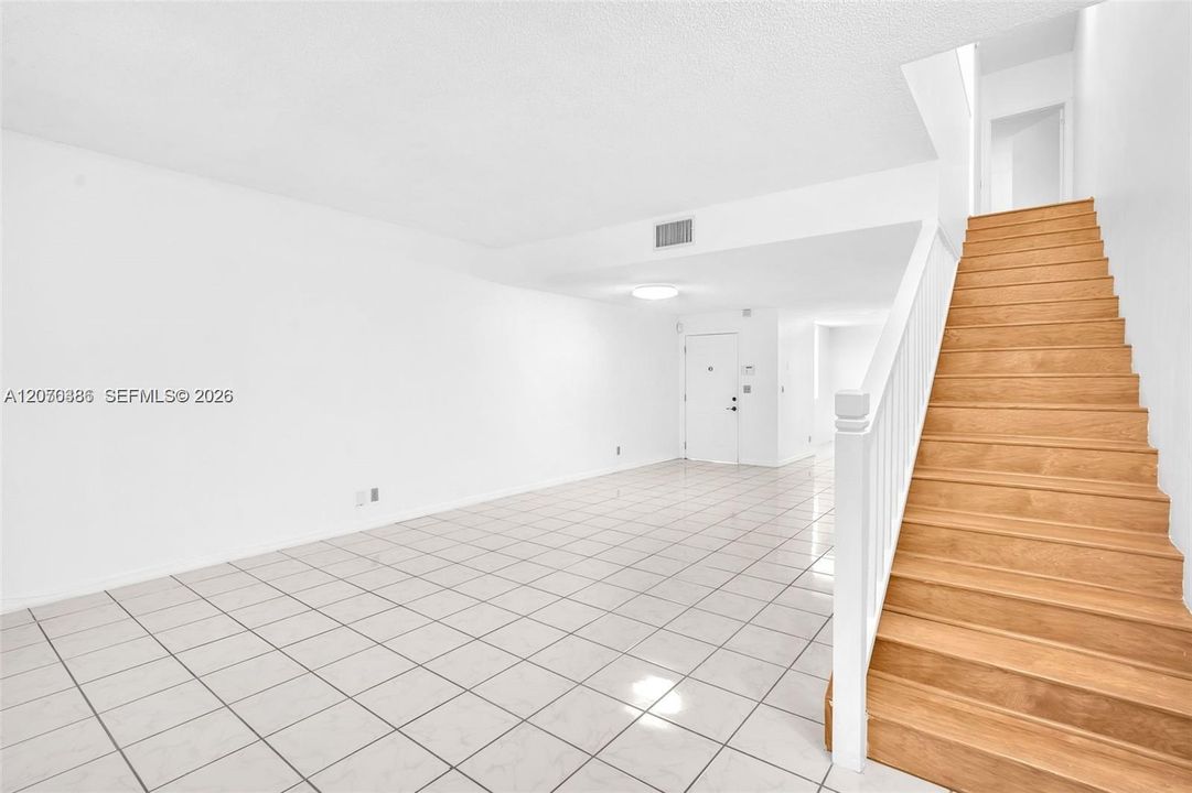 For Rent: $2,950 (3 beds, 2 baths, 1456 Square Feet)