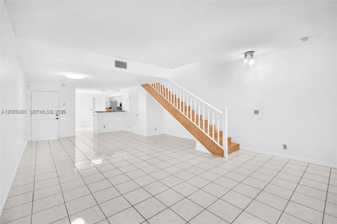 For Rent: $2,950 (3 beds, 2 baths, 1456 Square Feet)