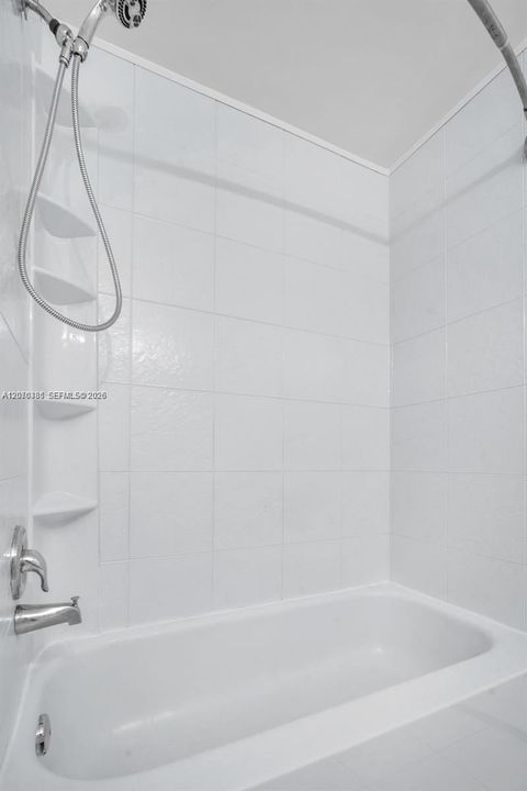For Rent: $2,950 (3 beds, 2 baths, 1456 Square Feet)