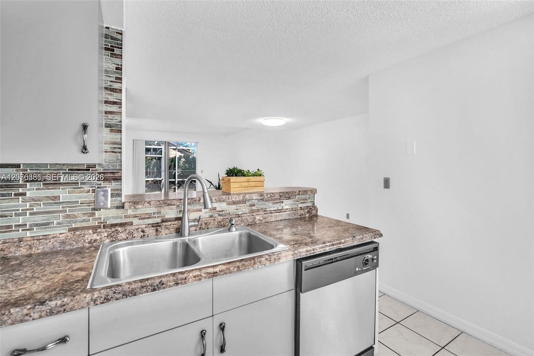 For Rent: $2,950 (3 beds, 2 baths, 1456 Square Feet)
