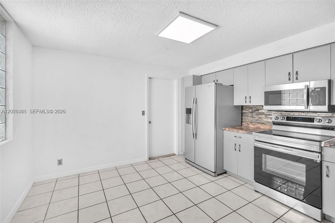 For Rent: $2,950 (3 beds, 2 baths, 1456 Square Feet)