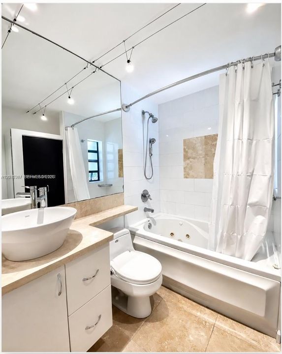 For Rent: $3,600 (2 beds, 2 baths, 960 Square Feet)