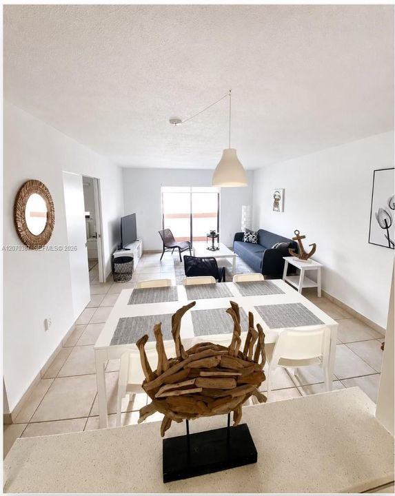 For Rent: $3,600 (2 beds, 2 baths, 960 Square Feet)