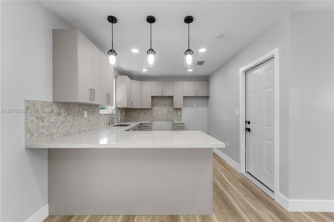 Vendido Recientemente: $525,000 (3 camas, 2 baños, 1256 Pies cuadrados)