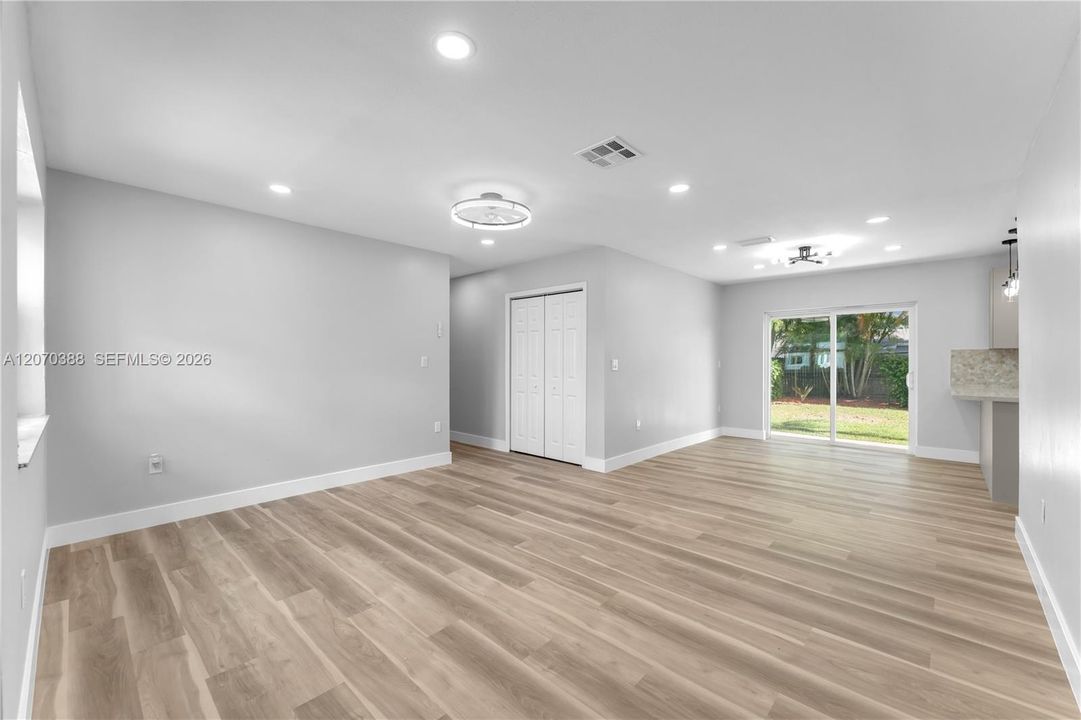 Vendido Recientemente: $525,000 (3 camas, 2 baños, 1256 Pies cuadrados)