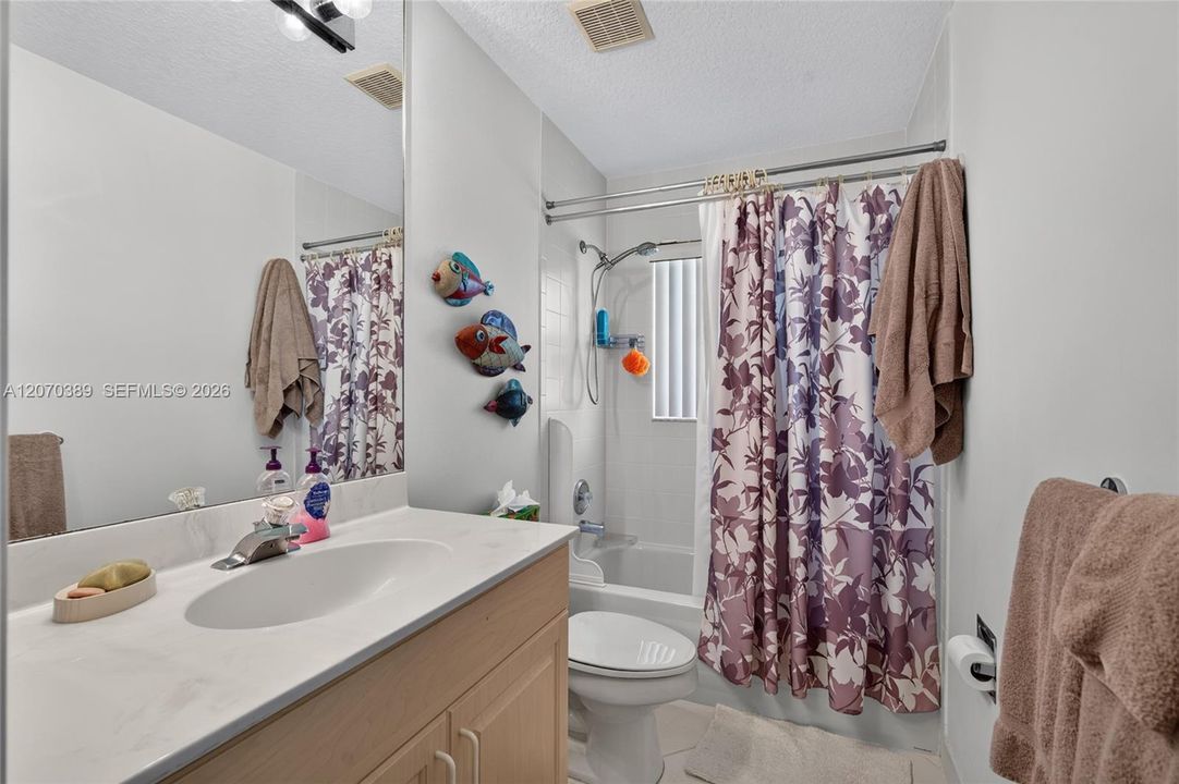 For Sale: $435,000 (3 beds, 2 baths, 1949 Square Feet)