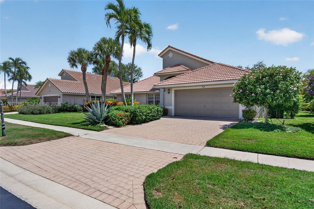 For Sale: $435,000 (3 beds, 2 baths, 1949 Square Feet)