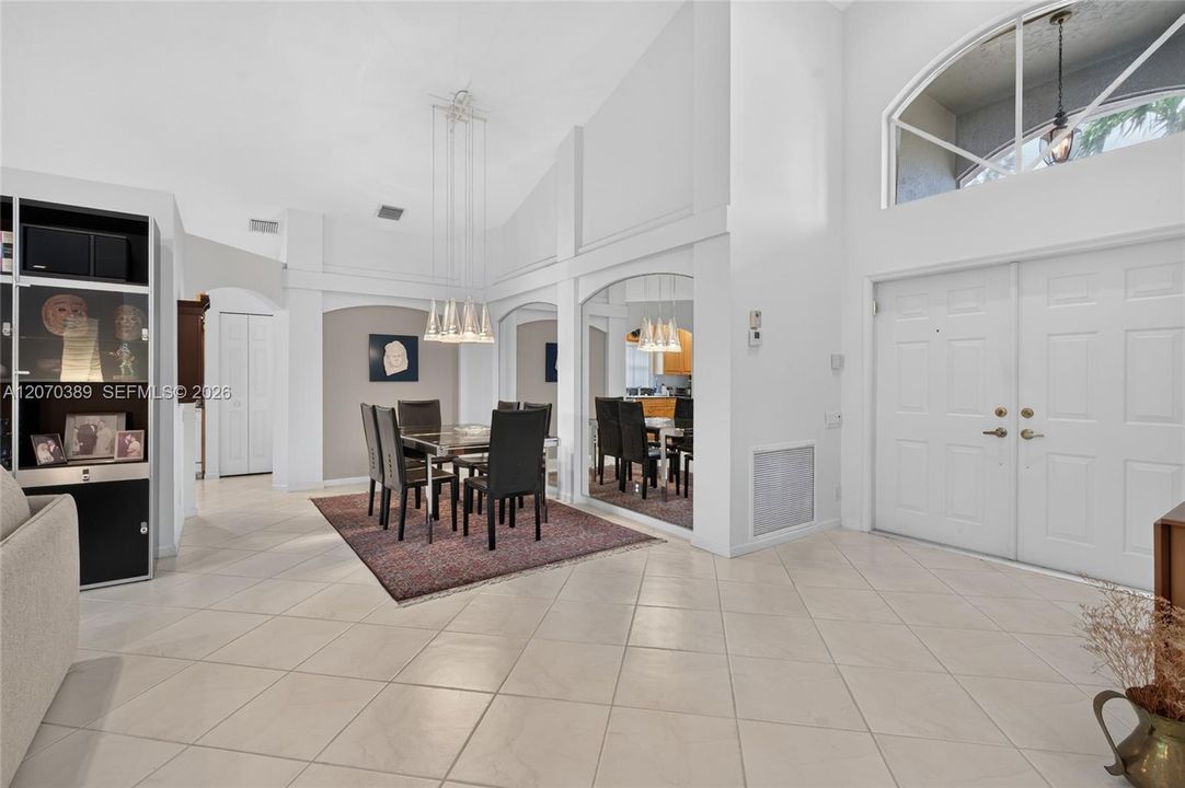 For Sale: $435,000 (3 beds, 2 baths, 1949 Square Feet)