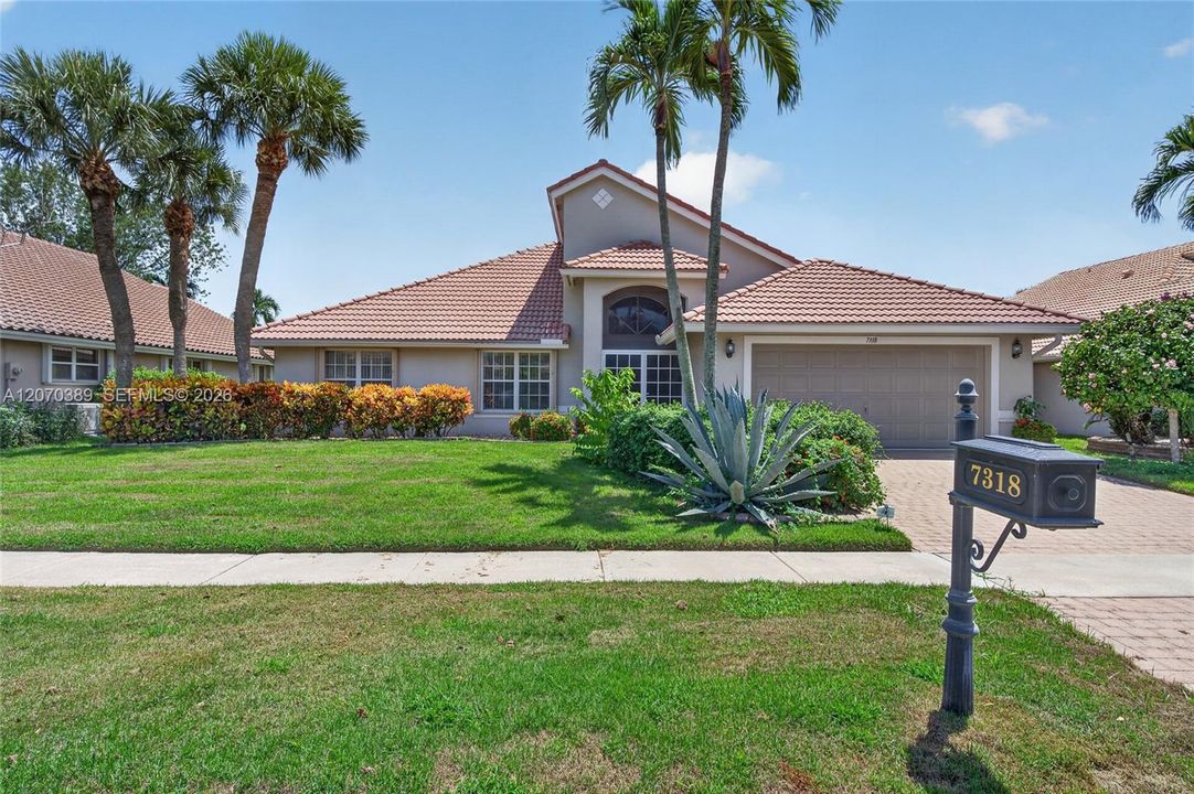 For Sale: $435,000 (3 beds, 2 baths, 1949 Square Feet)