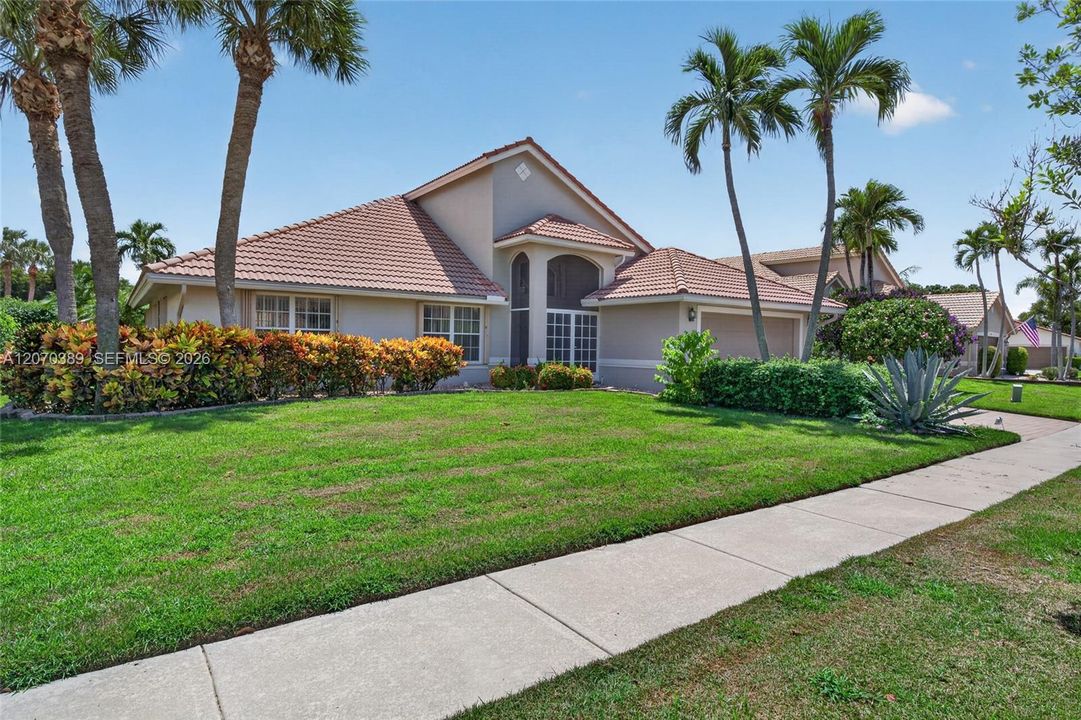 For Sale: $435,000 (3 beds, 2 baths, 1949 Square Feet)