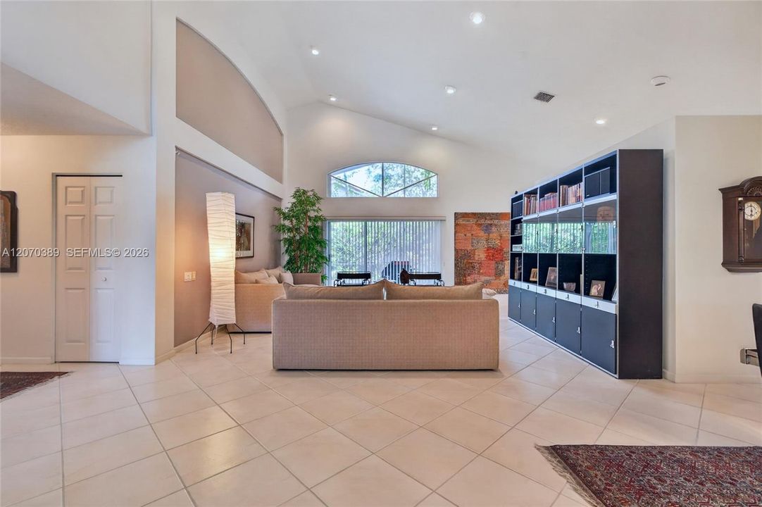 For Sale: $435,000 (3 beds, 2 baths, 1949 Square Feet)