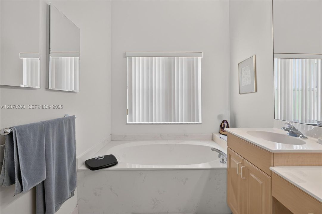 For Sale: $435,000 (3 beds, 2 baths, 1949 Square Feet)