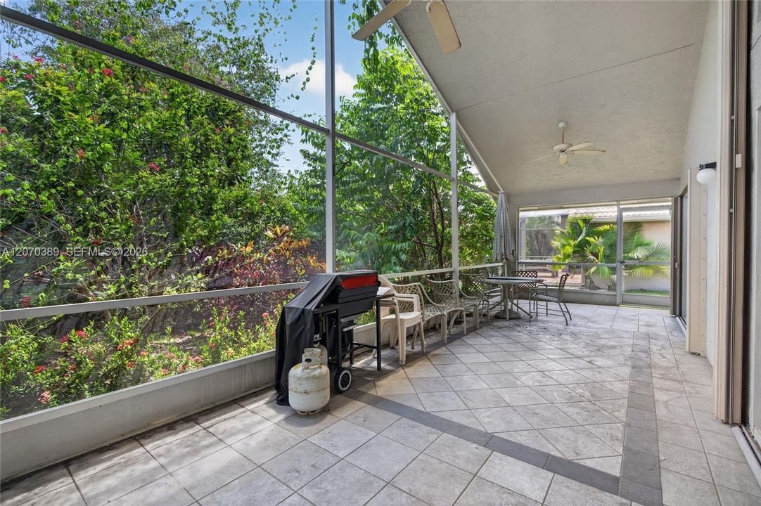 For Sale: $435,000 (3 beds, 2 baths, 1949 Square Feet)