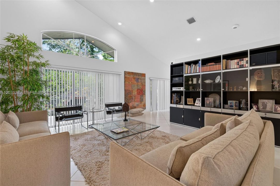 For Sale: $435,000 (3 beds, 2 baths, 1949 Square Feet)