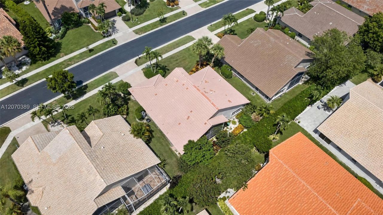 For Sale: $435,000 (3 beds, 2 baths, 1949 Square Feet)