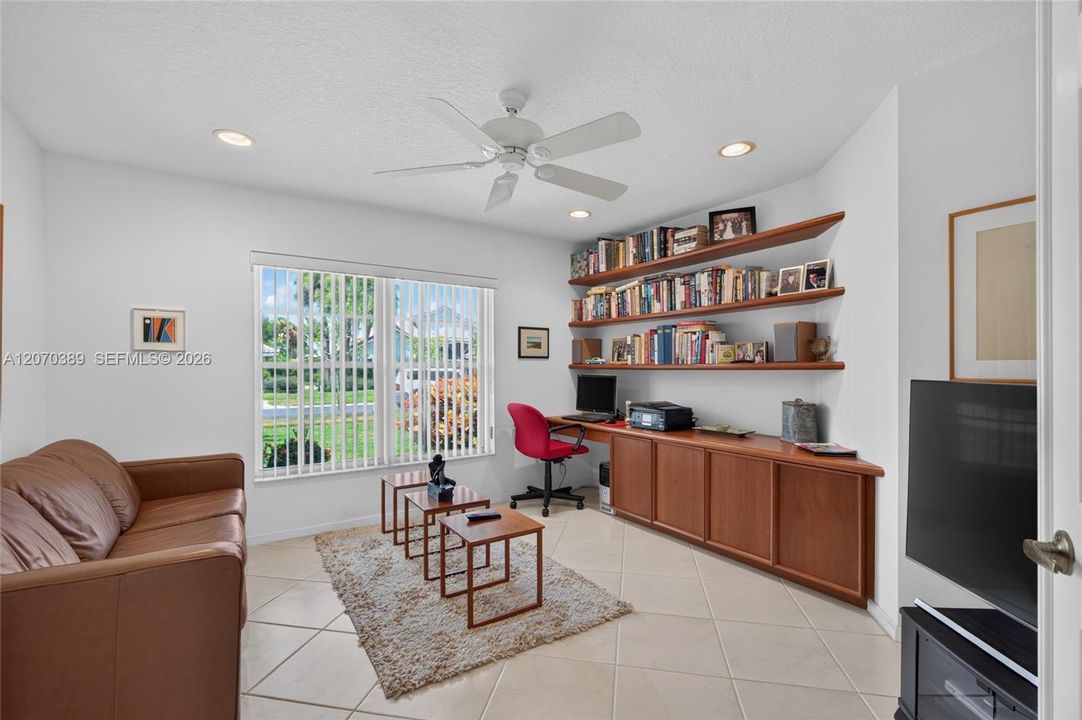 For Sale: $435,000 (3 beds, 2 baths, 1949 Square Feet)