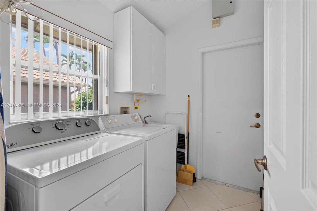For Sale: $435,000 (3 beds, 2 baths, 1949 Square Feet)