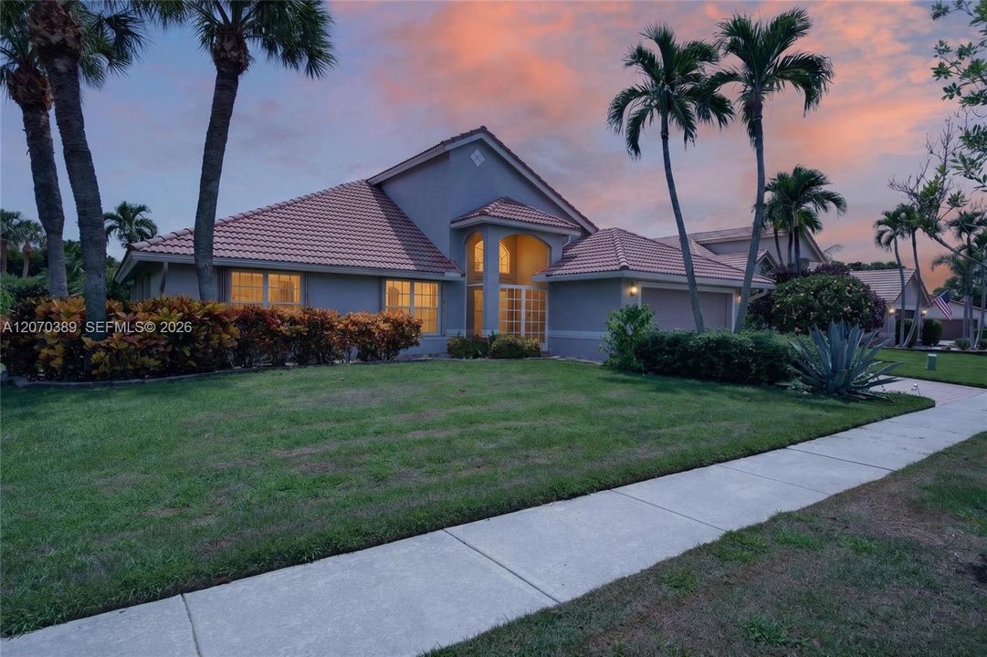 For Sale: $435,000 (3 beds, 2 baths, 1949 Square Feet)