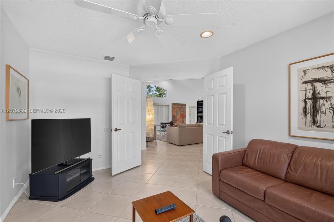 For Sale: $435,000 (3 beds, 2 baths, 1949 Square Feet)