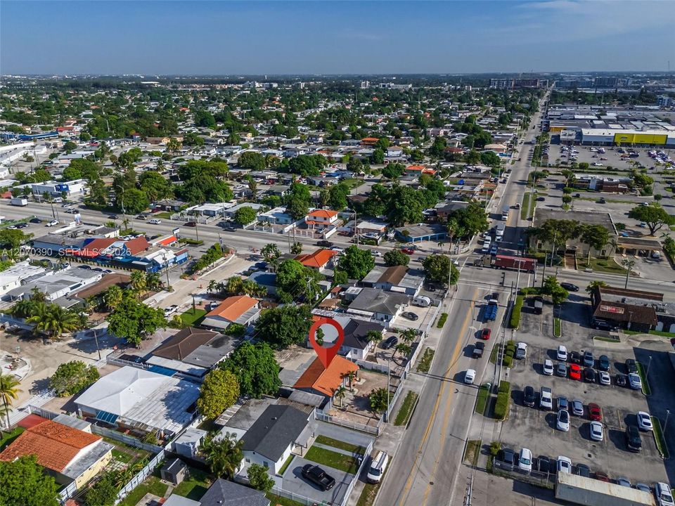 En Venta: $675,000 (4 camas, 2 baños, 936 Pies cuadrados)