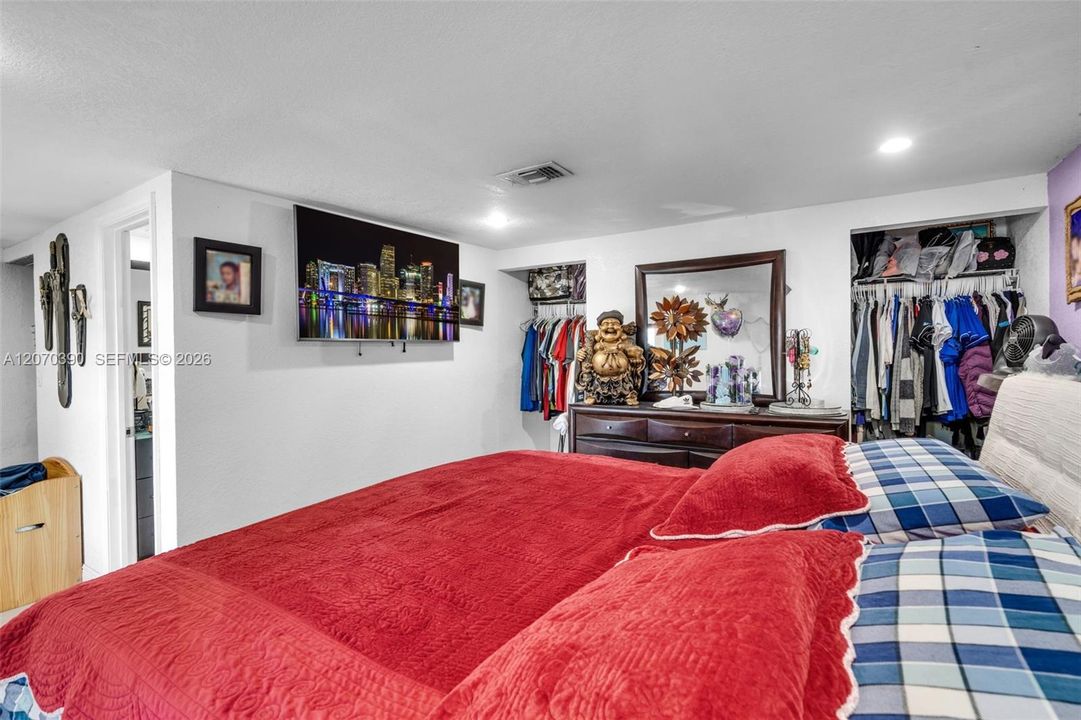 En Venta: $675,000 (4 camas, 2 baños, 936 Pies cuadrados)