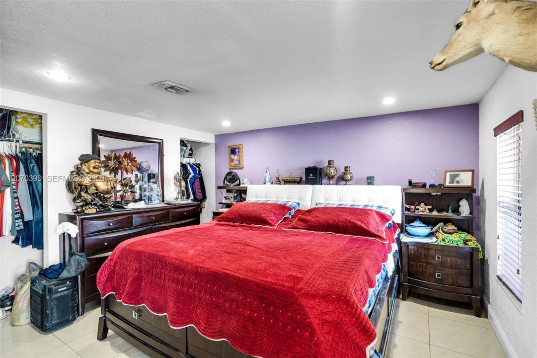 En Venta: $675,000 (4 camas, 2 baños, 936 Pies cuadrados)