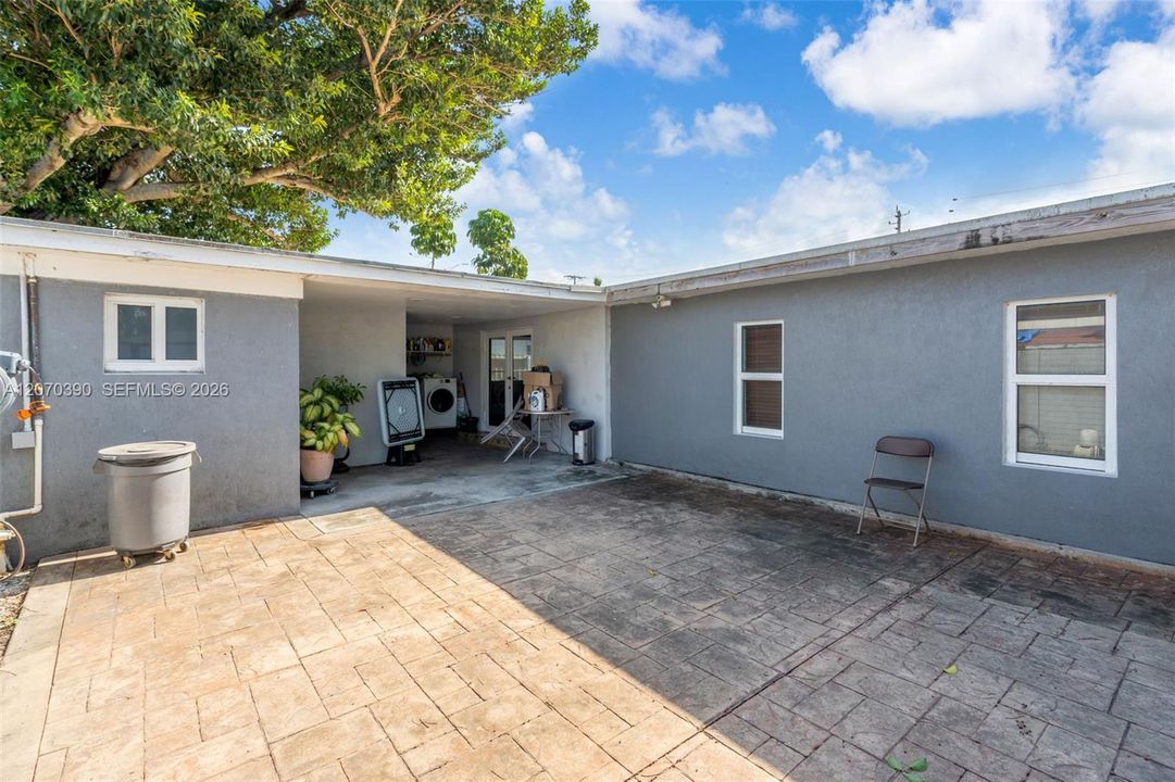 En Venta: $675,000 (4 camas, 2 baños, 936 Pies cuadrados)