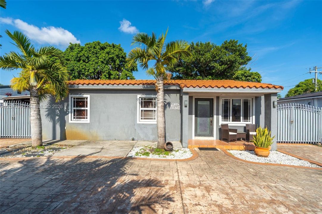 En Venta: $675,000 (4 camas, 2 baños, 936 Pies cuadrados)