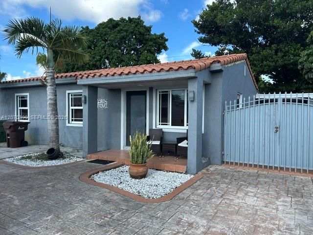 For Sale: $675,000 (4 beds, 2 baths, 936 Square Feet)