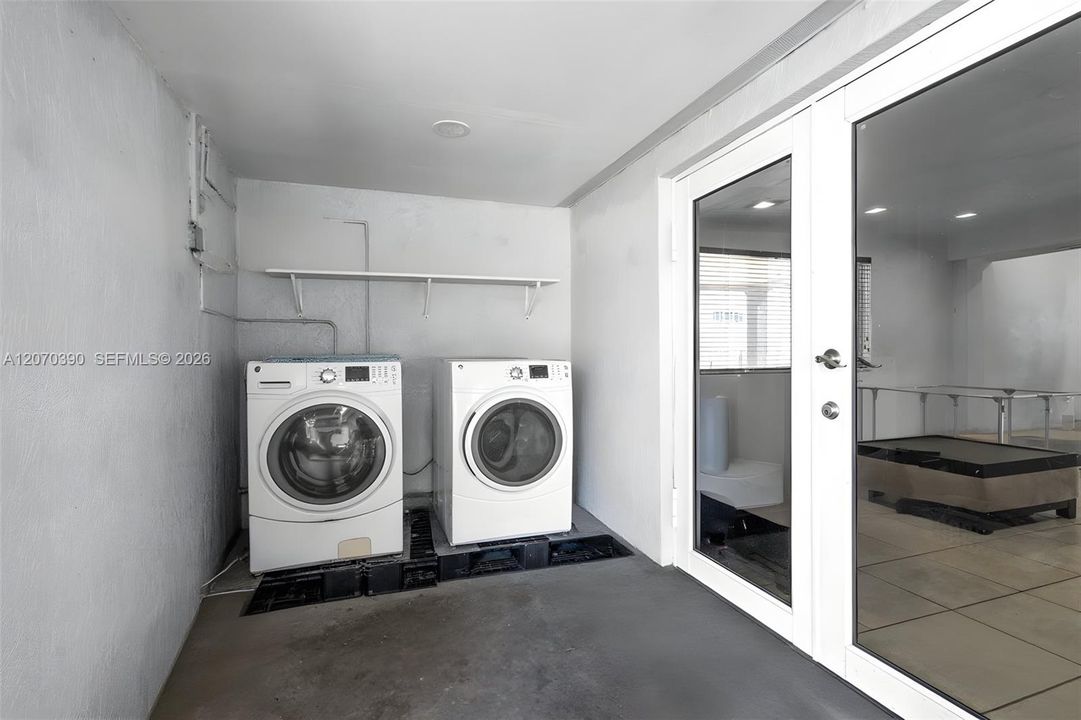 En Venta: $675,000 (4 camas, 2 baños, 936 Pies cuadrados)