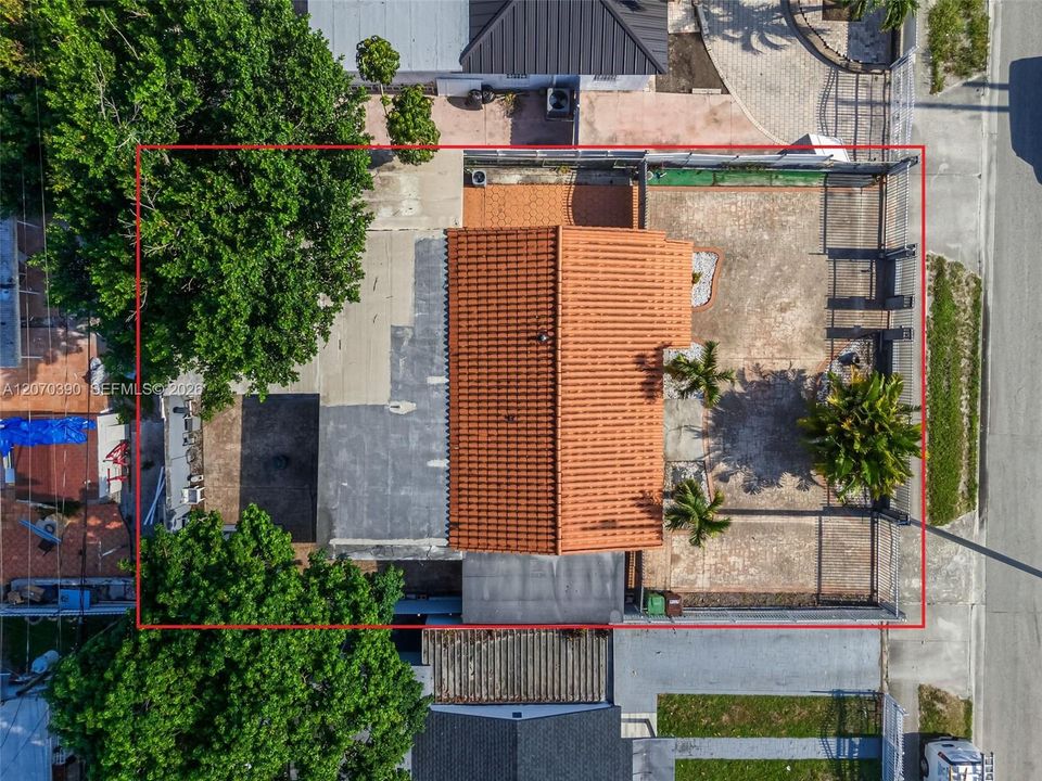 En Venta: $675,000 (4 camas, 2 baños, 936 Pies cuadrados)