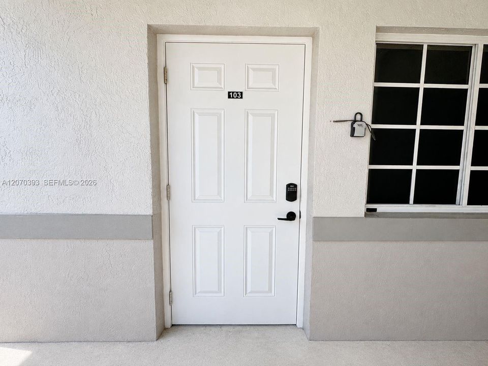 For Rent: $2,699 (2 beds, 2 baths, 950 Square Feet)