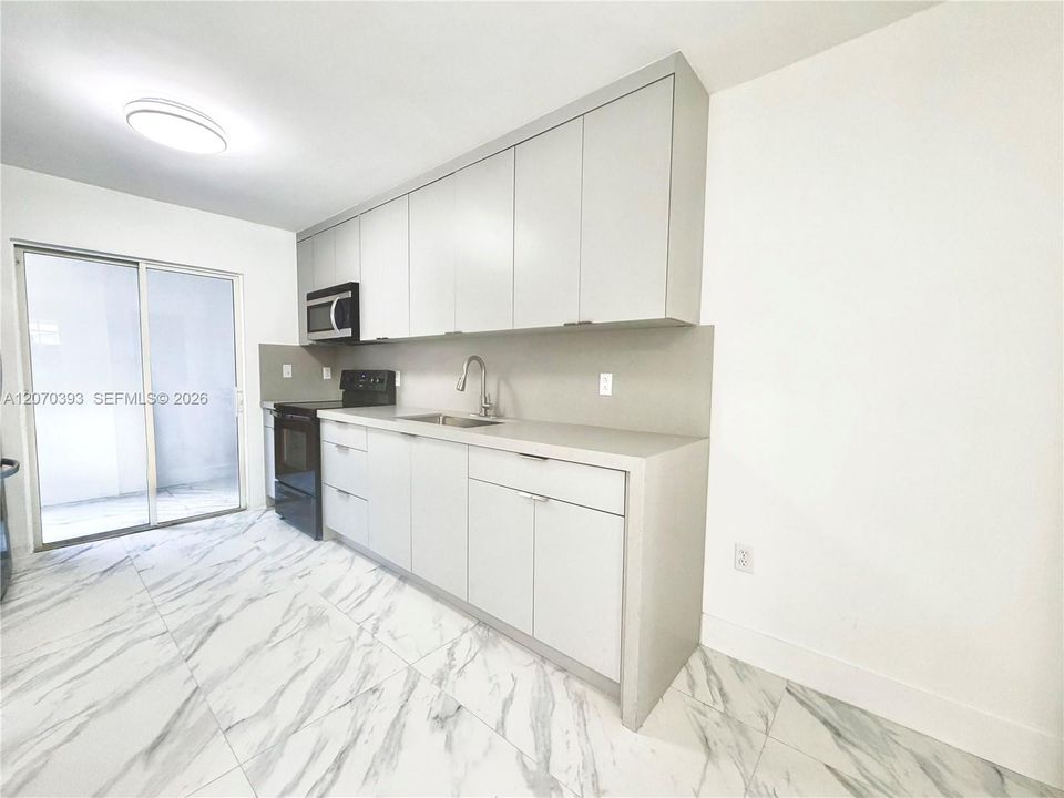For Rent: $2,699 (2 beds, 2 baths, 950 Square Feet)