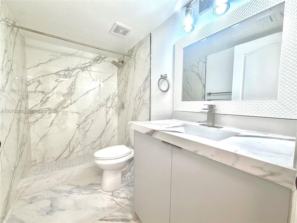 For Rent: $2,699 (2 beds, 2 baths, 950 Square Feet)