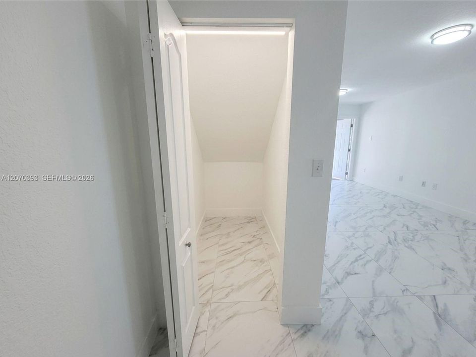 For Rent: $2,699 (2 beds, 2 baths, 950 Square Feet)