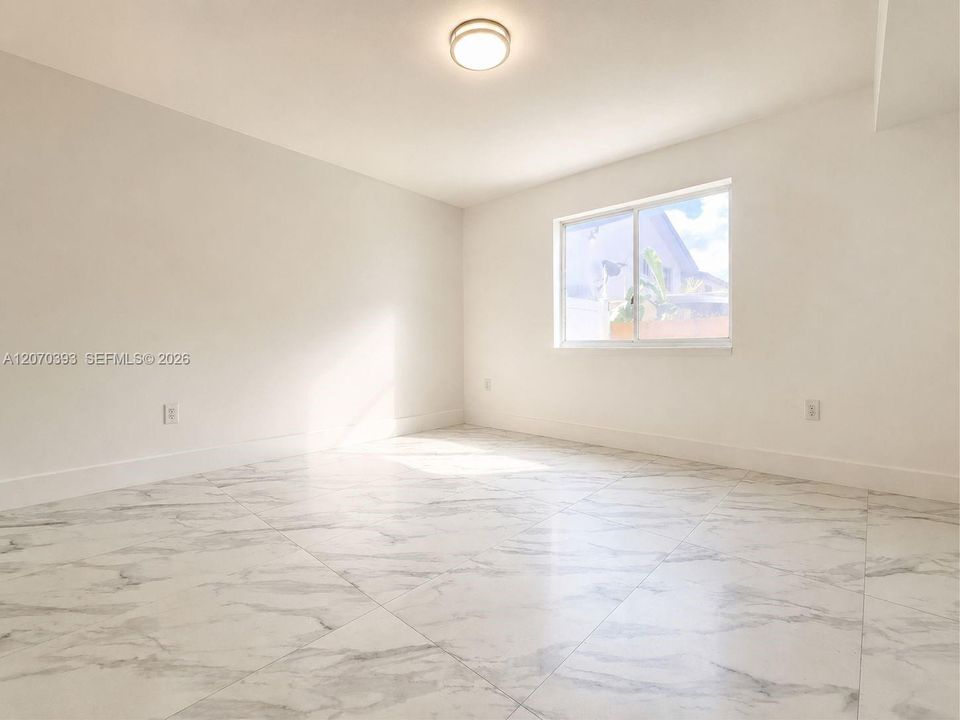 For Rent: $2,699 (2 beds, 2 baths, 950 Square Feet)