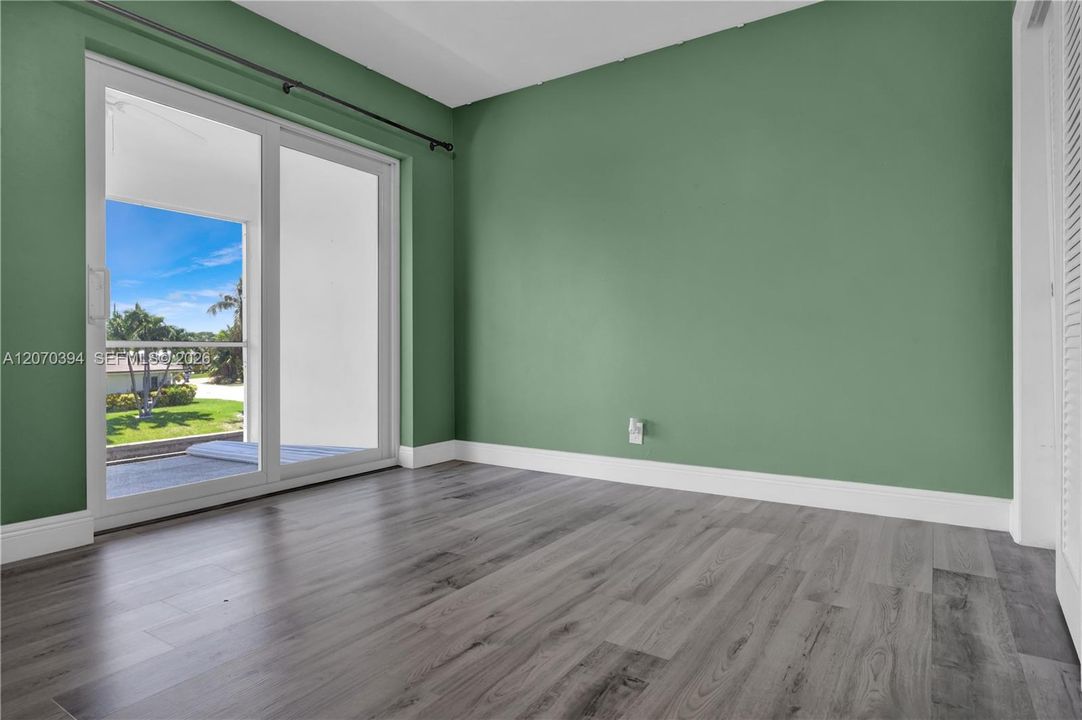 For Sale: $248,900 (2 beds, 2 baths, 1000 Square Feet)