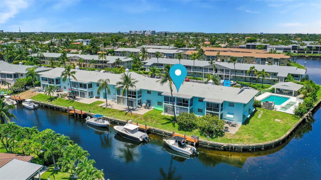 For Sale: $248,900 (2 beds, 2 baths, 1000 Square Feet)