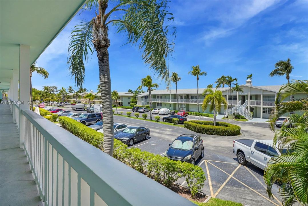 For Sale: $248,900 (2 beds, 2 baths, 1000 Square Feet)